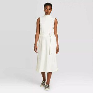 Medium Sized Women's White Sleeveless Dress